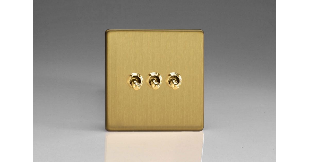 XDBT3S: Triple Toggle Switch, 10A, 3-Gang, 2-Way, Screwless
